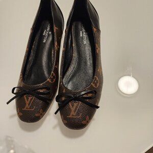 Louis vuitton shoes **Darling ballet flats.